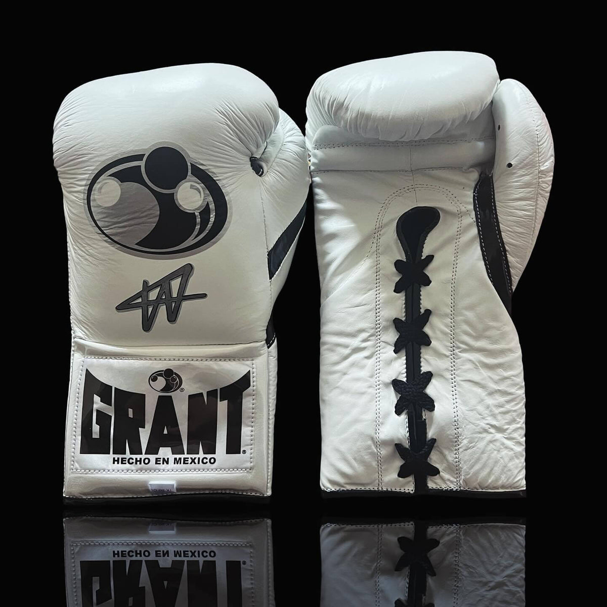 Grant Boxing Gloves Set White/Black Gloves