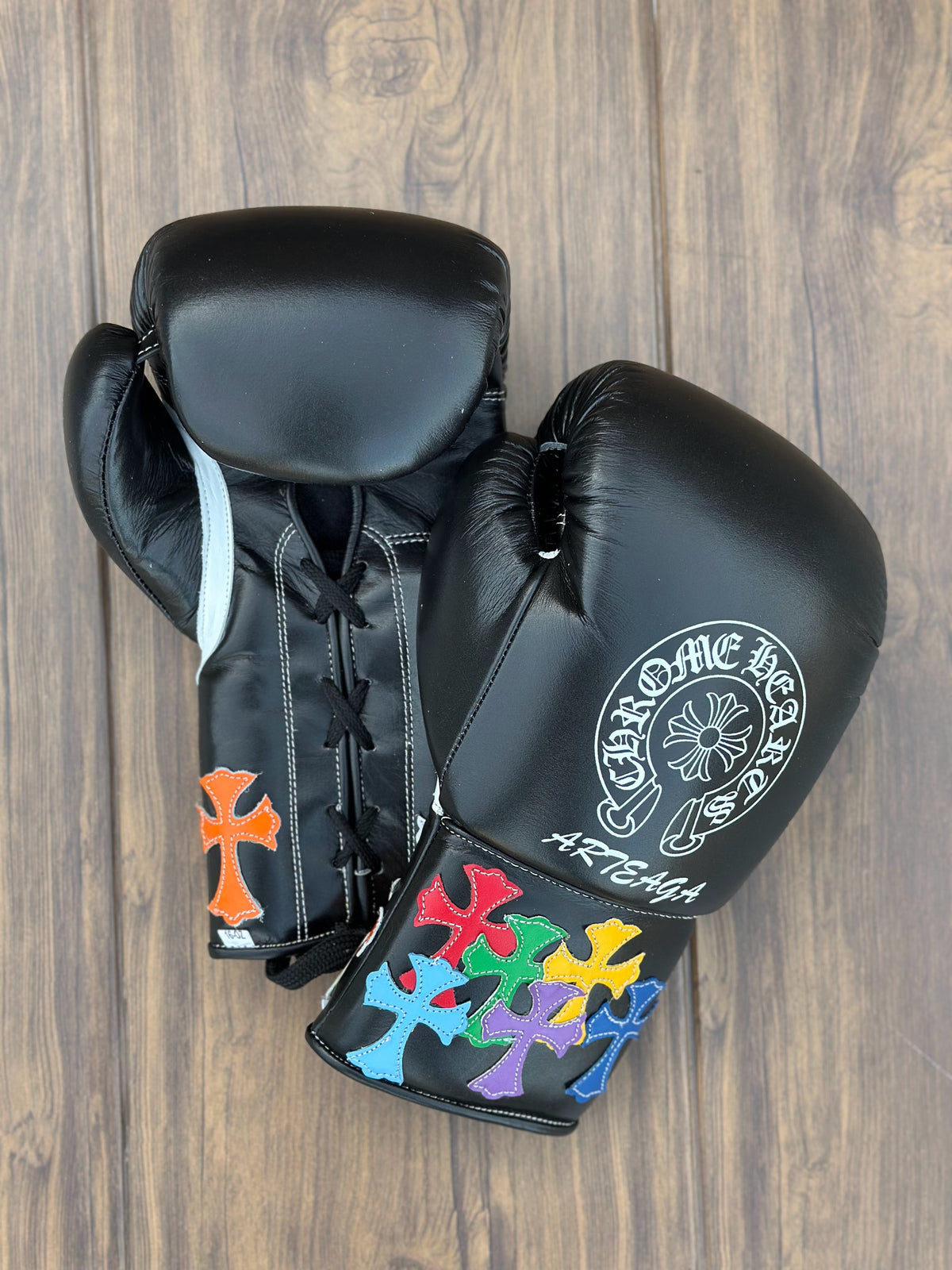 Winning Black Chrome Heart Style Boxing Set Lace-Up Gloves View