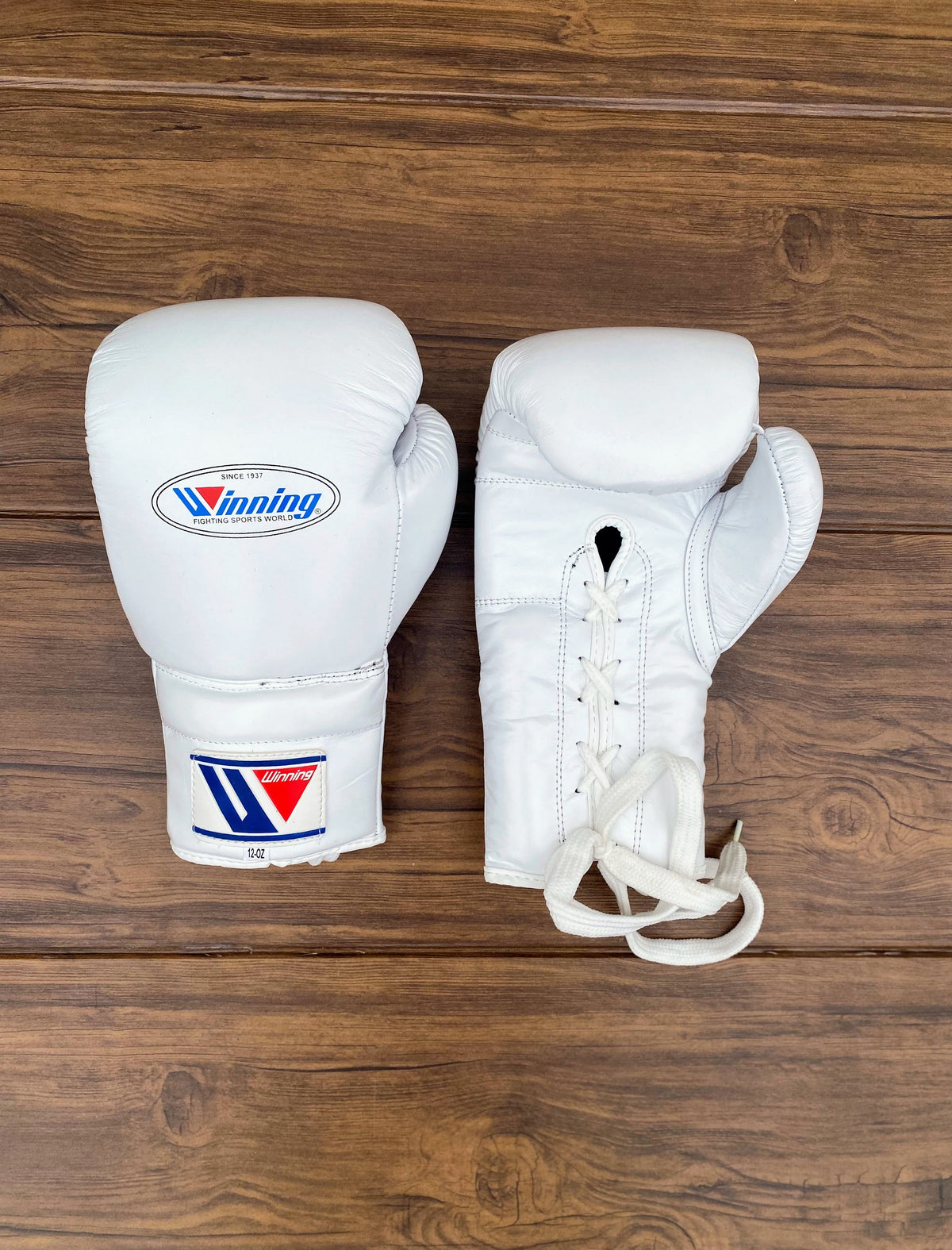 Winning Boxing Set White 14oz Gloves View