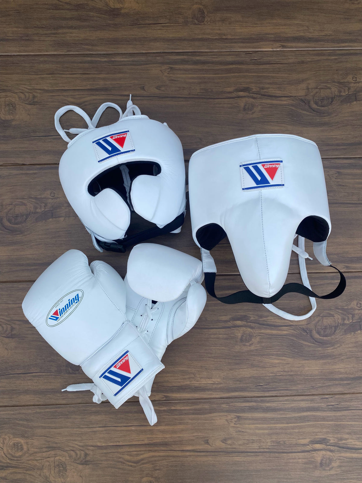 Winning Boxing Set White Lace-Up Full Kit 