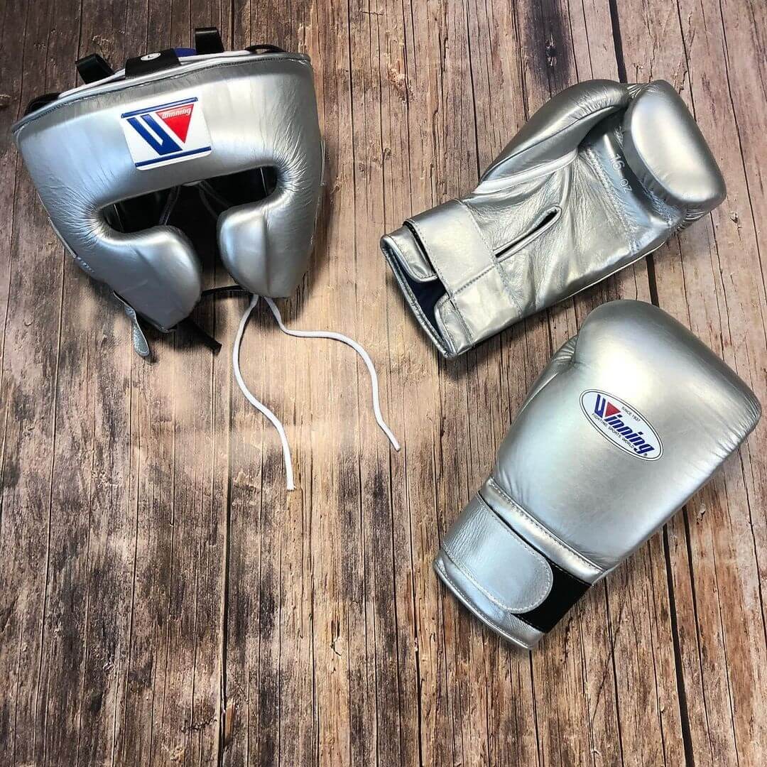 Winning Boxing Set Silver Lace-Up Gloves Headguard Kit
