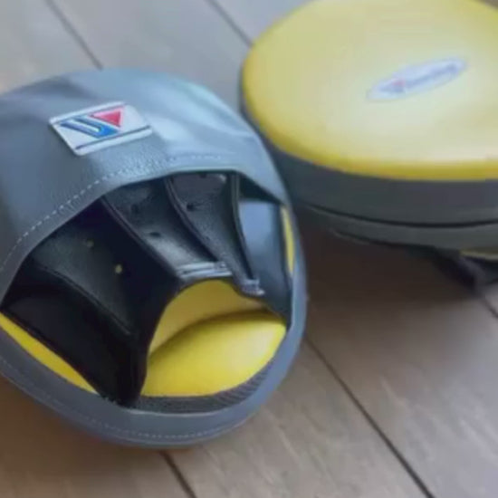 Winning Boxing Mitts Yellow/Grey/Black Video