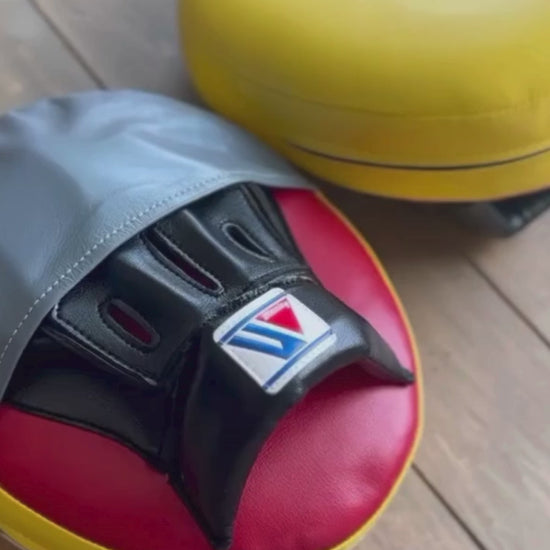 Winning Boxing Mitts Yellow/Grey/Black/Red Video