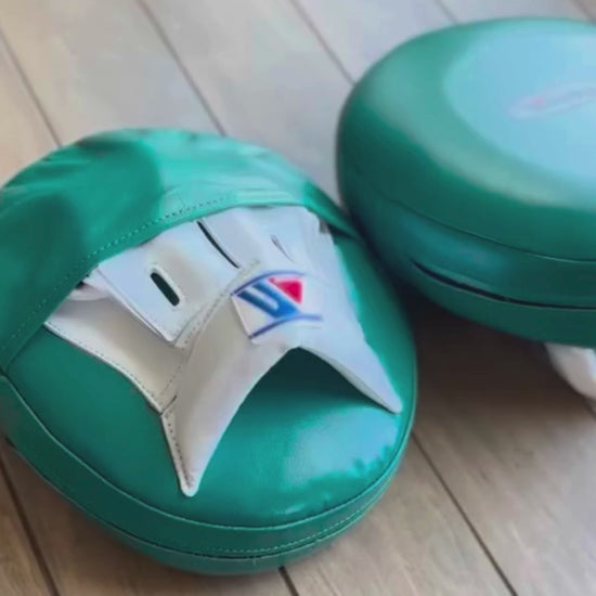 Winning Boxing Mitts Green/White Video