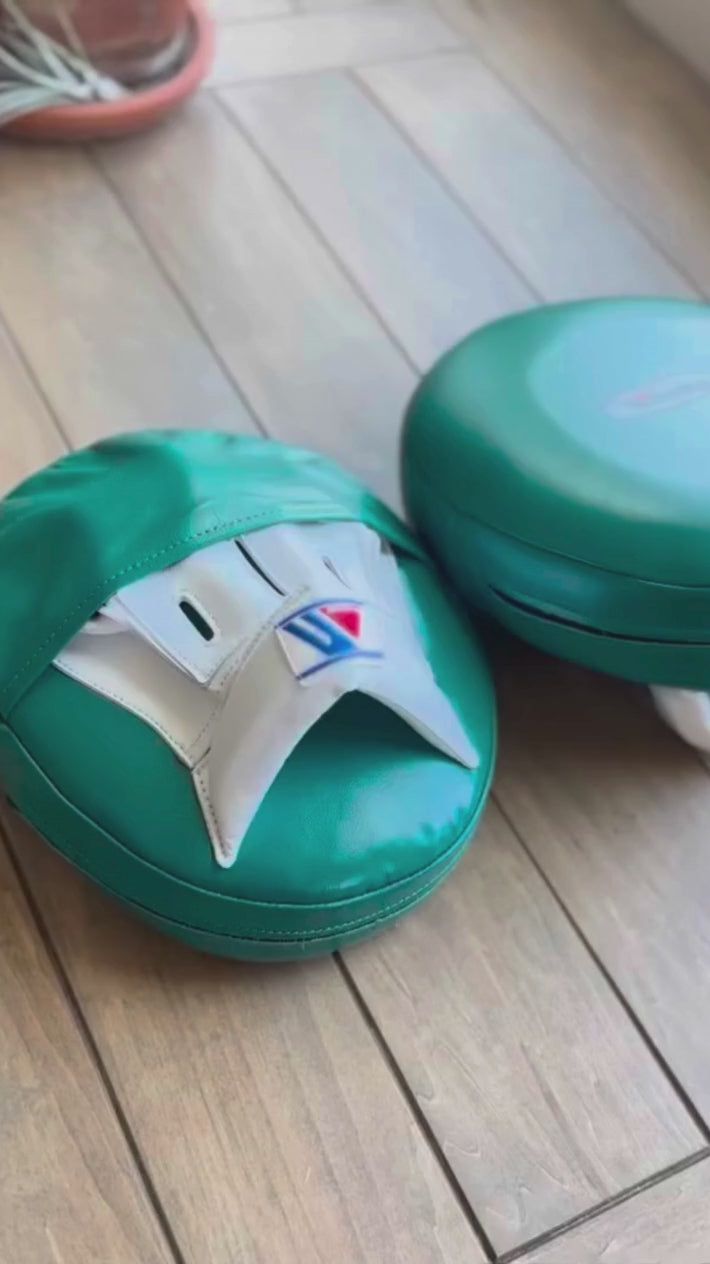 Winning Boxing Mitts Green/White Video