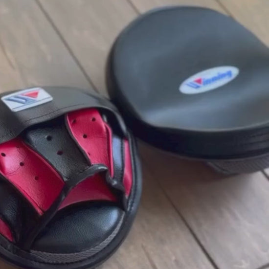 Winning Boxing Mitts Black/Red Video